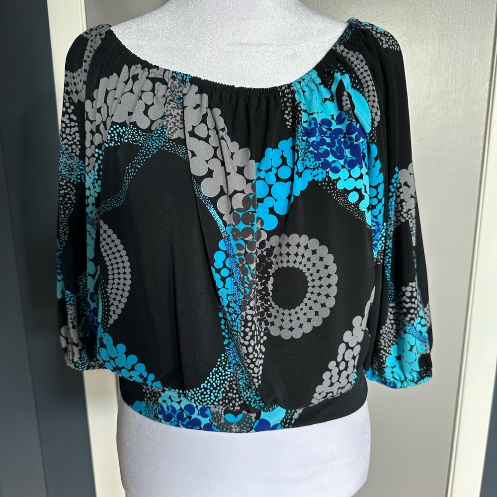 Express Top, 3/4 sleeve, can be worn off the shoulders